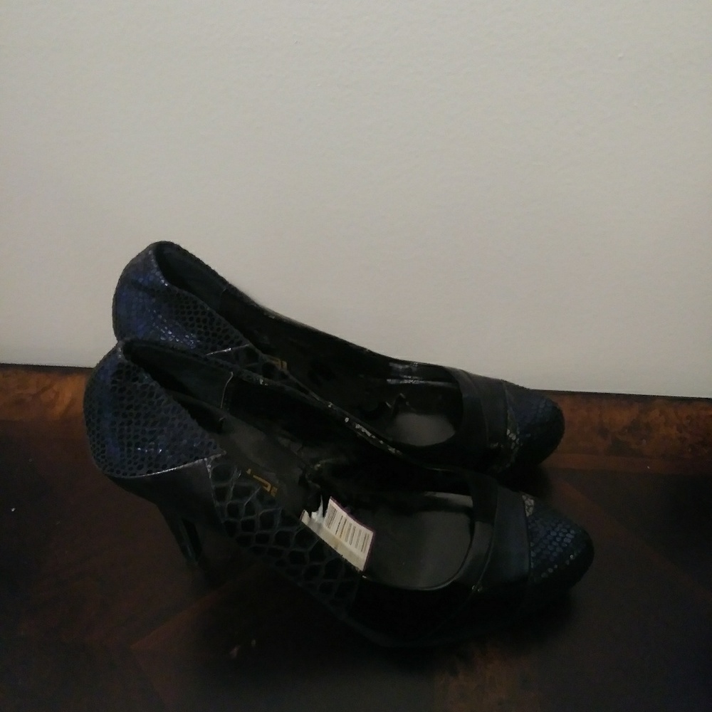 Shoes - Picture 3 of 3